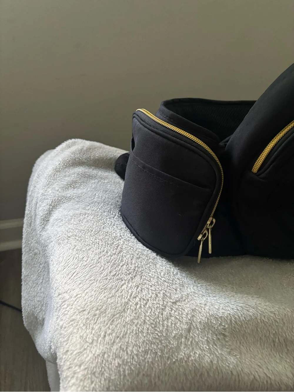 Tushbaby Black Hands-Free Hip Seat Bag with Gold Accents